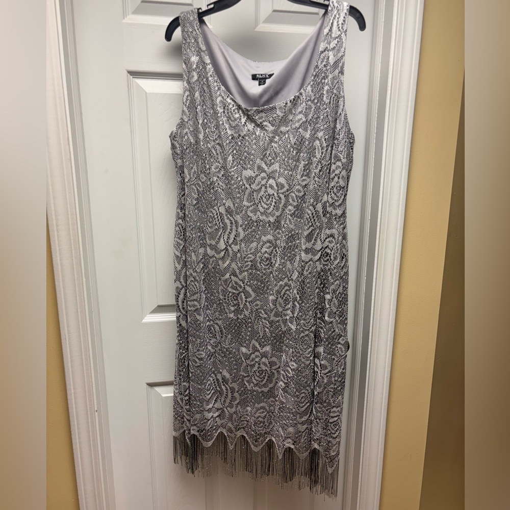 SLNY 2-Piece Metallic Lace Fringe Dress & Jacket Set – Silver (Size 18) - Picture 5 of 11